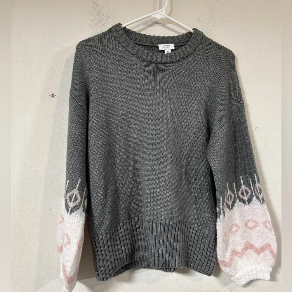 NWT Crown & Ivy Gray Sweater Size XS With Fair Isle Sleeve Detail
